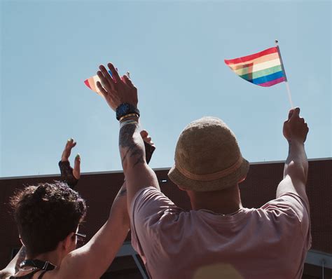 Chatta e fissa appuntamenti con uomini gay, bisessuali,